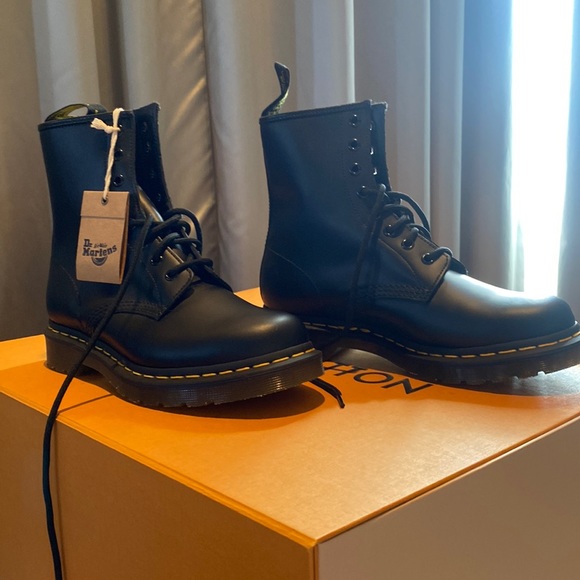 Dr. Martens Shoes - Black Dr.Marten’s